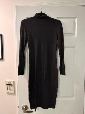 RW&CO. Black Long-Sleeve Turtleneck Midi Dress